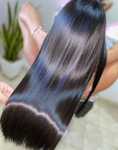 Cabello largo, liso y con brillo después del tratamiento – VitaGlow shampoo aclarante y alisador progresivo | Nova Oficial