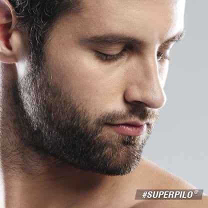 Hombre con cabello y barba abundantes – Superpilo shampoo crecepelo | Nova Oficial